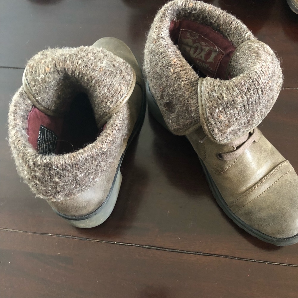 Super cute Roxy boots